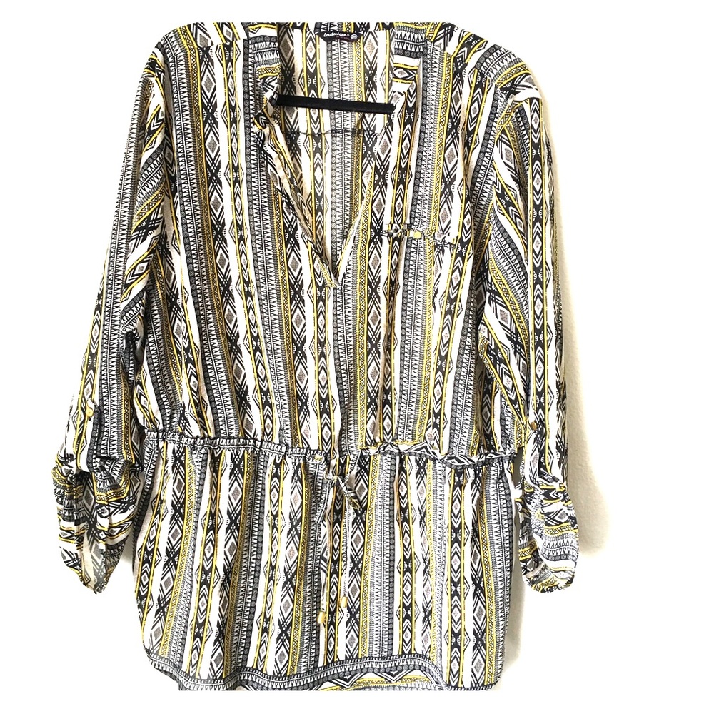 BEAUTIFUL BLOUSE WITH GOLD ACCENTS